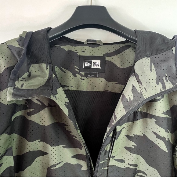 New Era | Camo Windbreaker - Picture 2 of 10